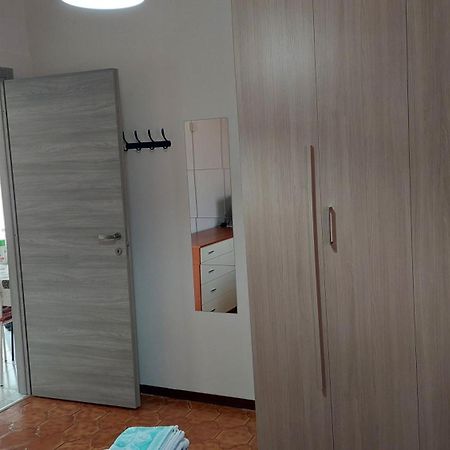 Affitti Brevi Ferrera Bilocale Ilenia 20 Minuti Da Rho Fiera E San Siro Apartment Bareggio Exterior photo